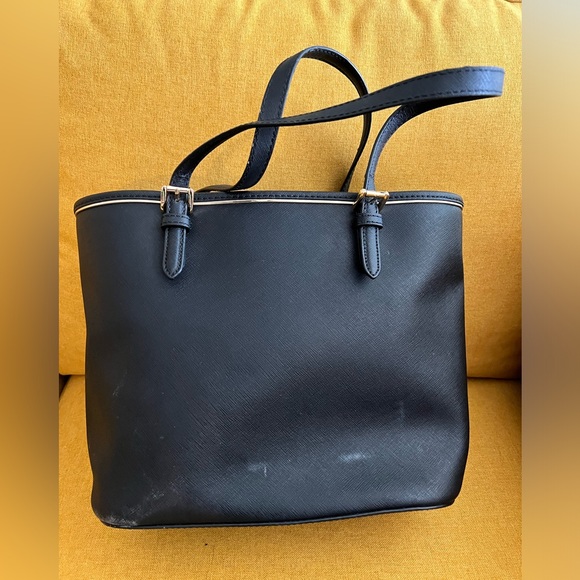 Michael Kors black leather handbag with gold trim and hardware. Gold feet - Picture 4 of 13